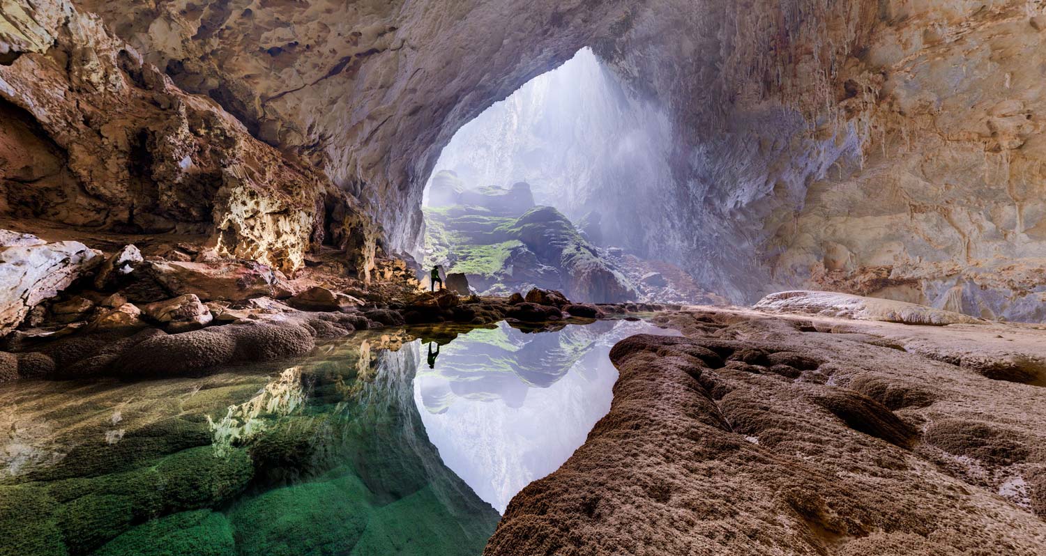Fly Through A Colossal Cave: Son Doong in 360°