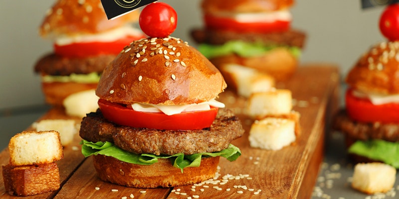 Kids Cooking: Burgers for Father's Day (Interactive - Virtual)