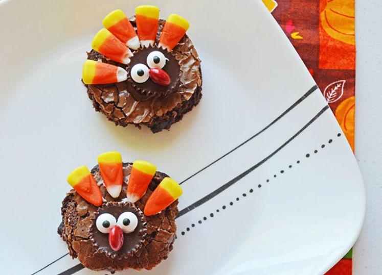 Thanksgiving Turkey Brownies | Walking on Sunshine Recipes